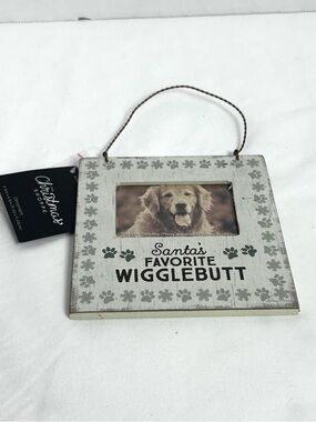 Butter White and Gray 'Santa's Favorite Wigglebutt' Hanging Photo Frame